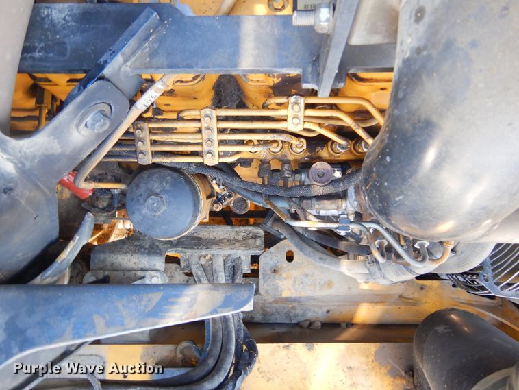 image for item MX9818 2004 John Deere 300D  haul truck