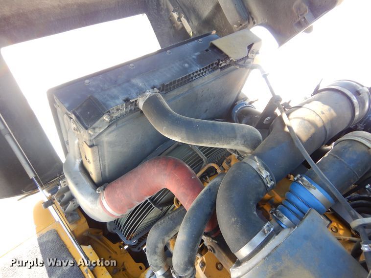 image for item MX9818 2004 John Deere 300D  haul truck