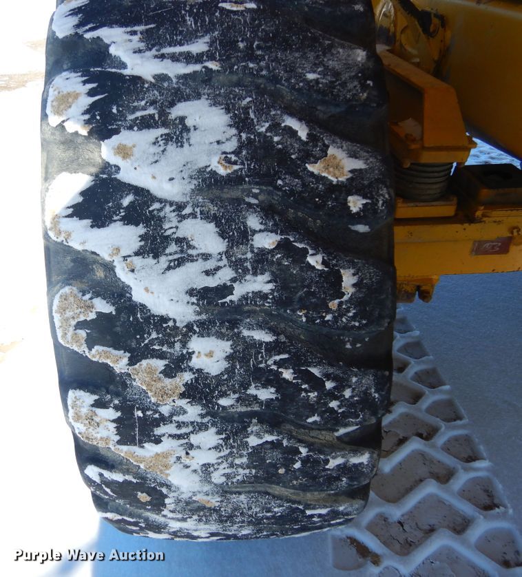 image for item MX9818 2004 John Deere 300D  haul truck