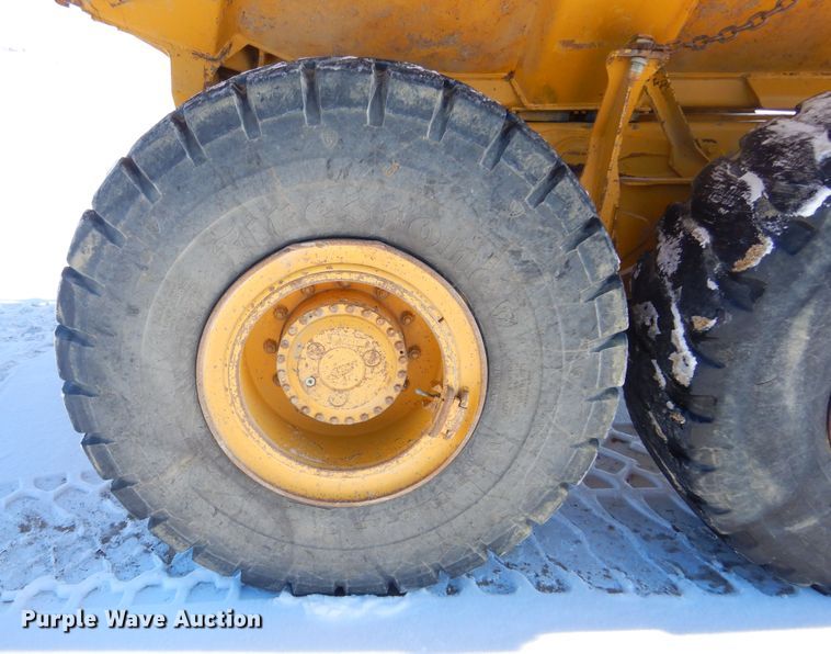 image for item MX9818 2004 John Deere 300D  haul truck