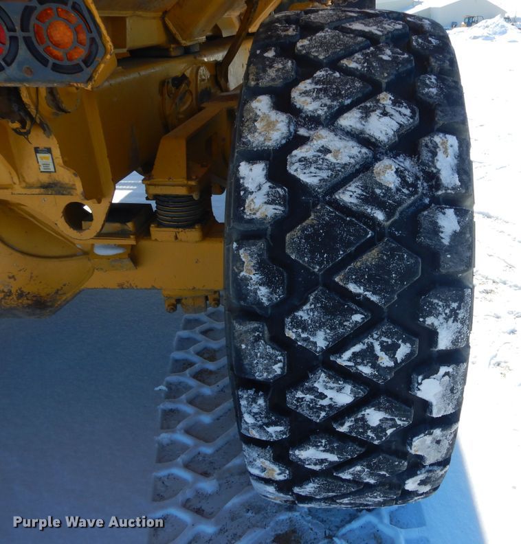 image for item MX9818 2004 John Deere 300D  haul truck