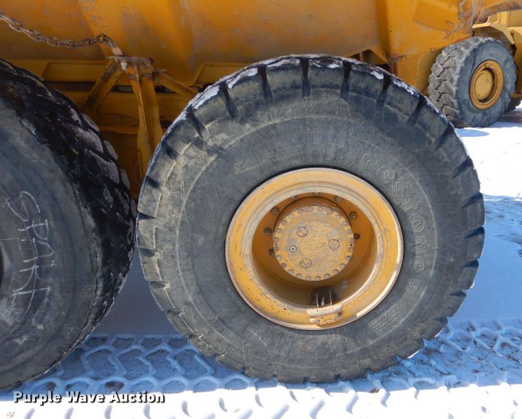 image for item MX9818 2004 John Deere 300D  haul truck