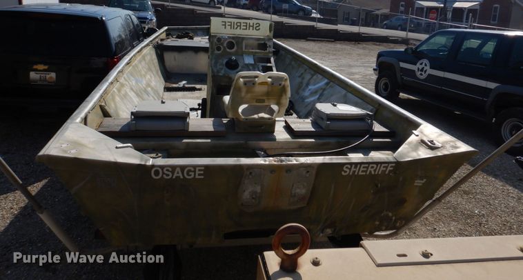 image for item DE7518 1999 SeaArk  boat