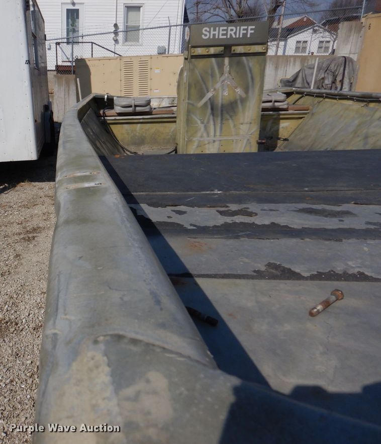 image for item DE7518 1999 SeaArk  boat