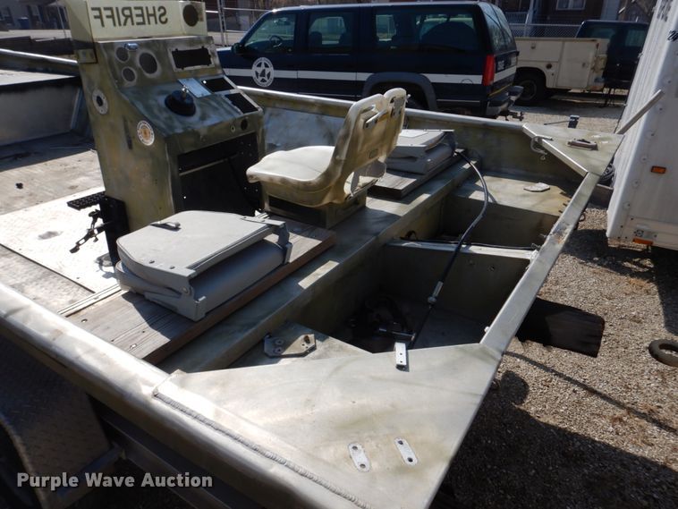 image for item DE7518 1999 SeaArk  boat