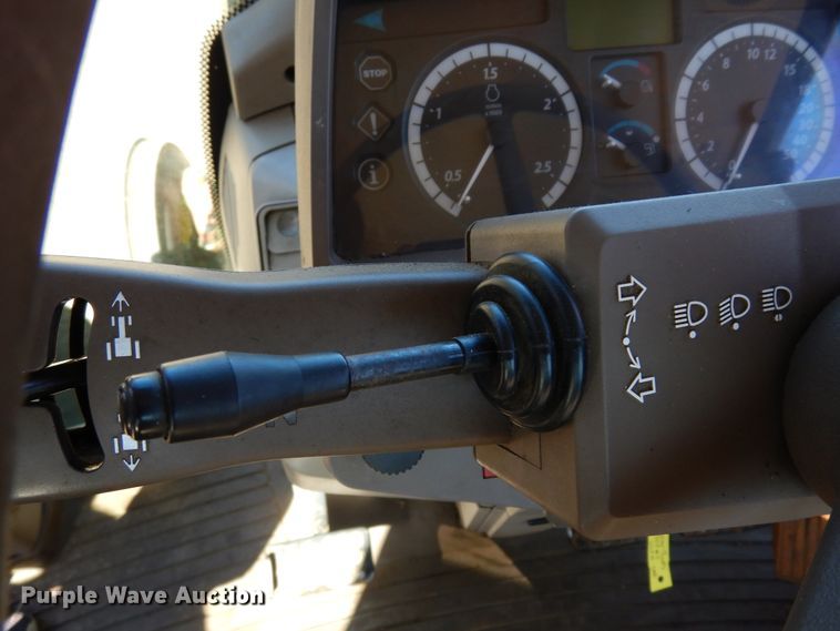 image for item DI8678 2013 John Deere 6105M  tractor