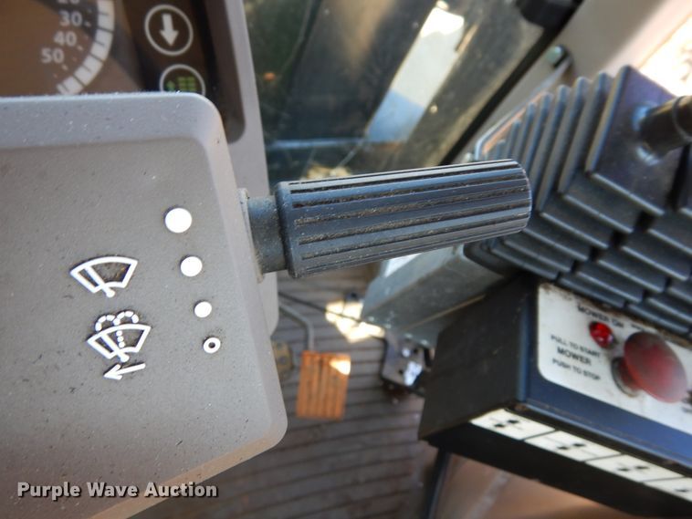 image for item DI8678 2013 John Deere 6105M  tractor