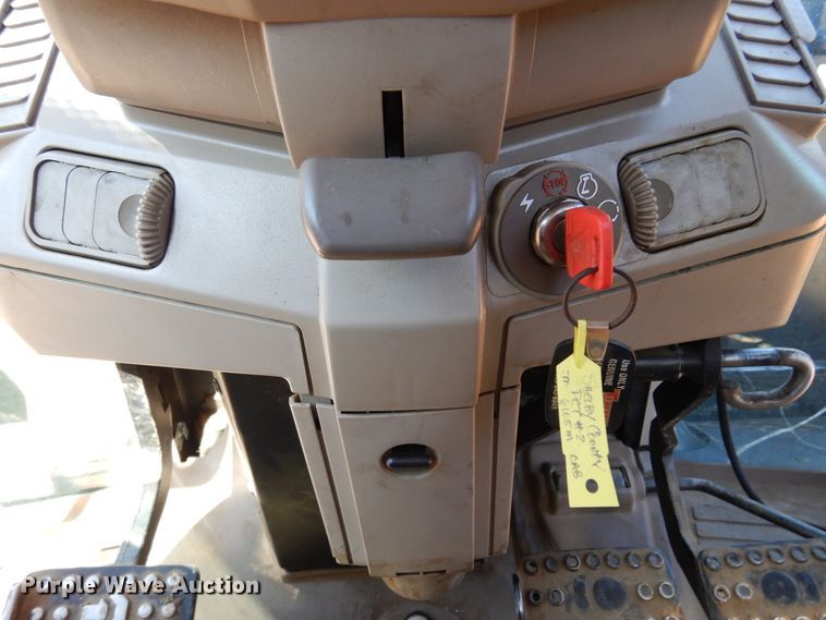 image for item DI8678 2013 John Deere 6105M  tractor