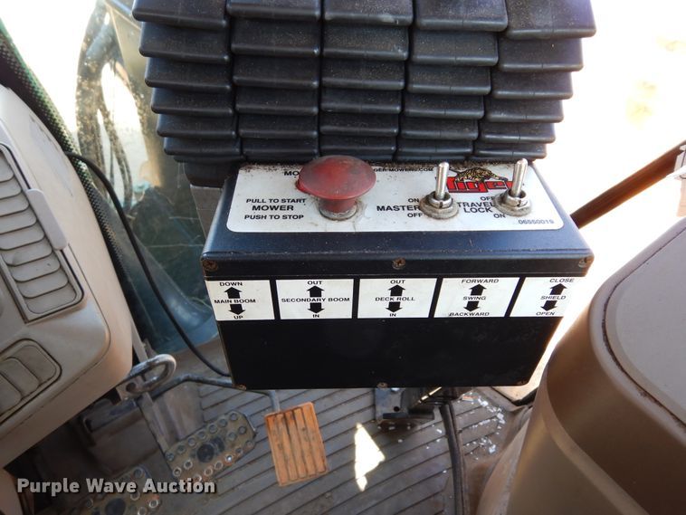 image for item DI8678 2013 John Deere 6105M  tractor