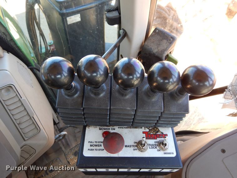 image for item DI8678 2013 John Deere 6105M  tractor