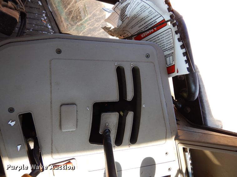 image for item DI8678 2013 John Deere 6105M  tractor