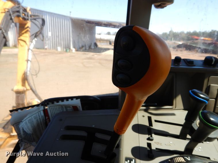 image for item DI8678 2013 John Deere 6105M  tractor