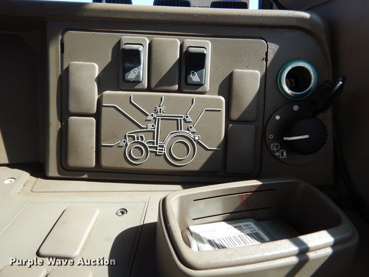 image for item DI8678 2013 John Deere 6105M  tractor