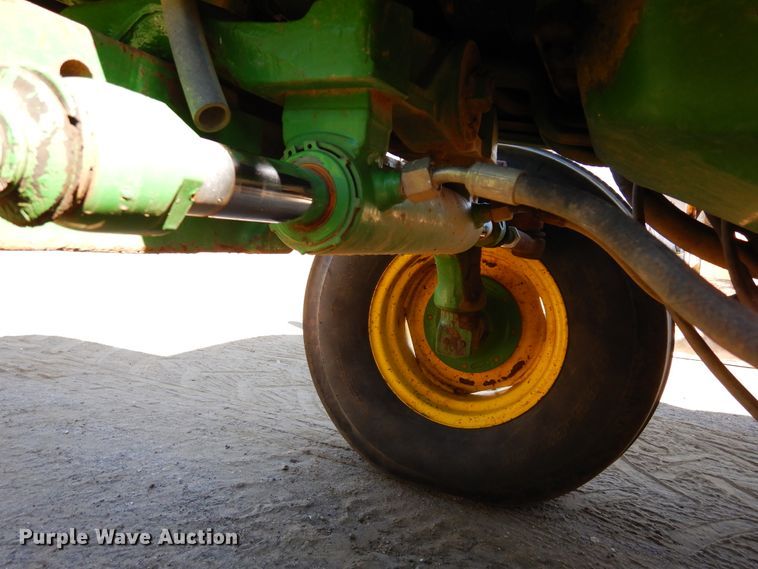 image for item DI8678 2013 John Deere 6105M  tractor