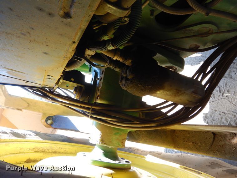 image for item DI8678 2013 John Deere 6105M  tractor