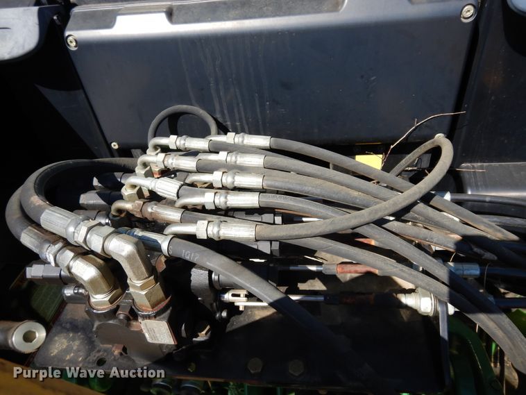 image for item DI8678 2013 John Deere 6105M  tractor