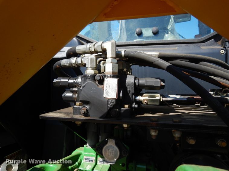 image for item DI8678 2013 John Deere 6105M  tractor