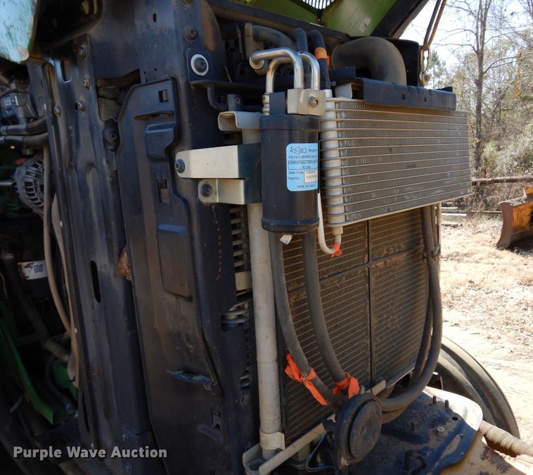 image for item DI8678 2013 John Deere 6105M  tractor