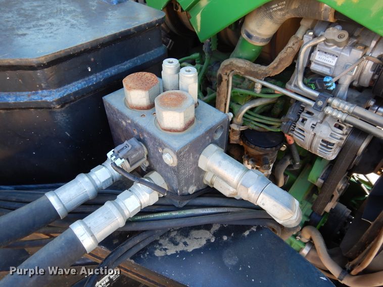 image for item DI8678 2013 John Deere 6105M  tractor