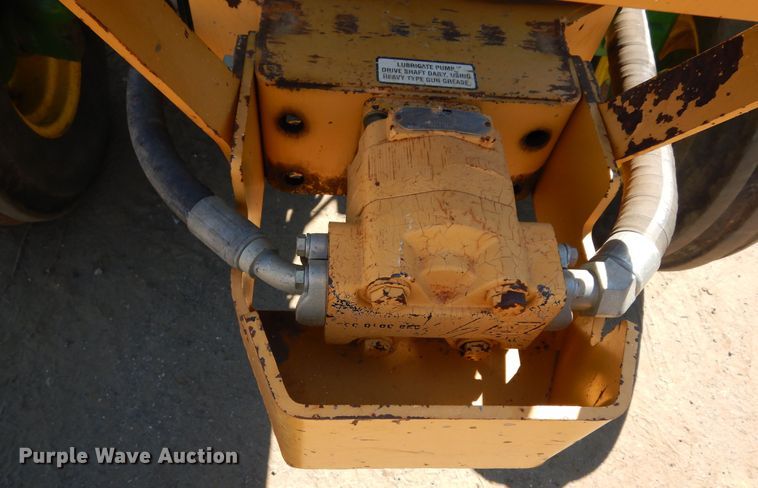 image for item DI8678 2013 John Deere 6105M  tractor