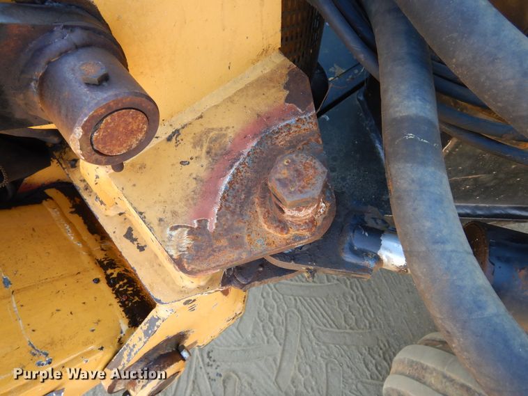 image for item DI8678 2013 John Deere 6105M  tractor