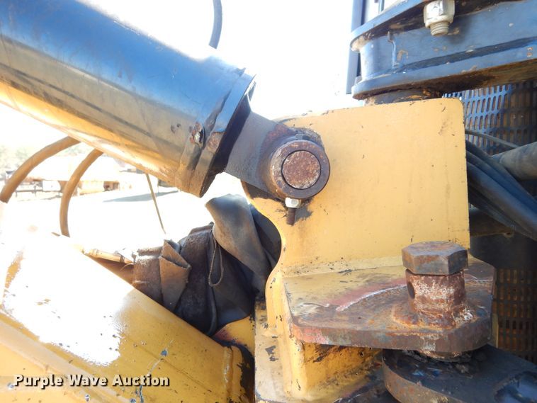 image for item DI8678 2013 John Deere 6105M  tractor