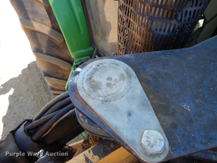 image for item DI8678 2013 John Deere 6105M  tractor