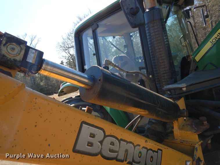 image for item DI8678 2013 John Deere 6105M  tractor