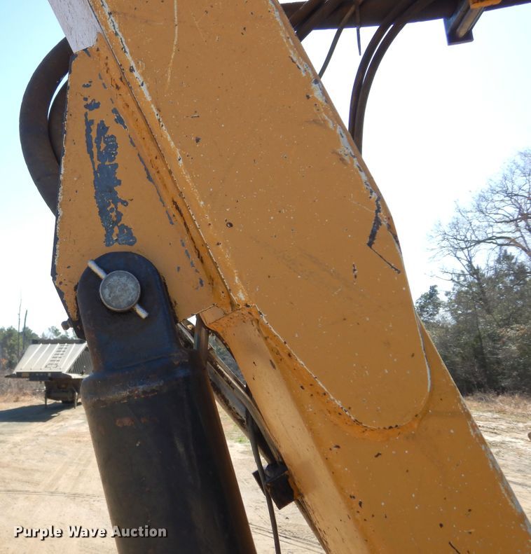 image for item DI8678 2013 John Deere 6105M  tractor