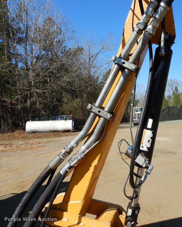 image for item DI8678 2013 John Deere 6105M  tractor