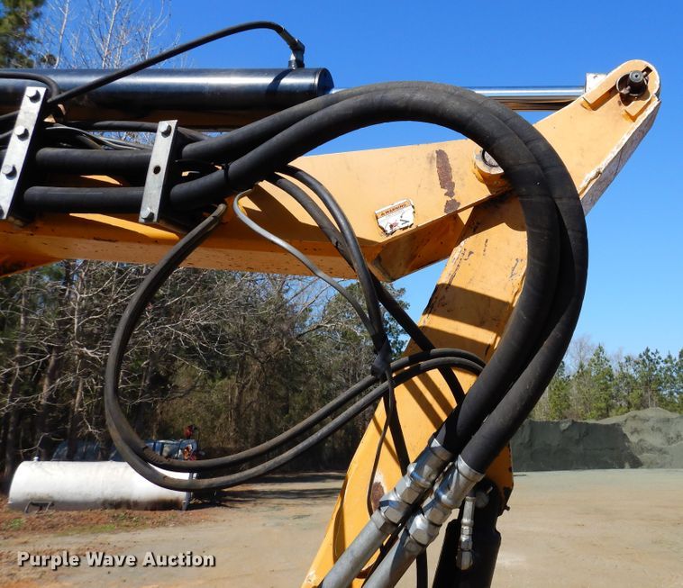 image for item DI8678 2013 John Deere 6105M  tractor