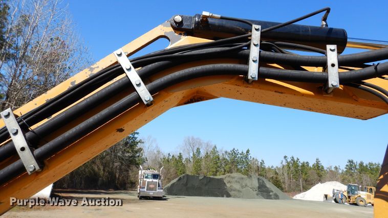 image for item DI8678 2013 John Deere 6105M  tractor