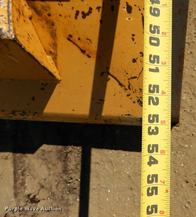 image for item DI8678 2013 John Deere 6105M  tractor