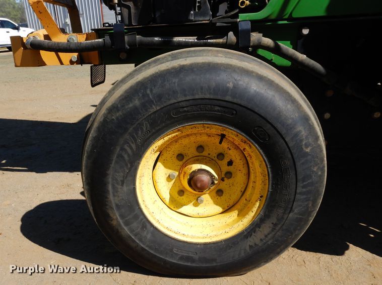 image for item DI8678 2013 John Deere 6105M  tractor