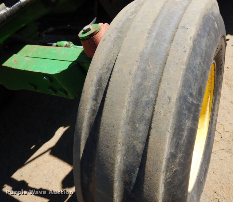 image for item DI8678 2013 John Deere 6105M  tractor