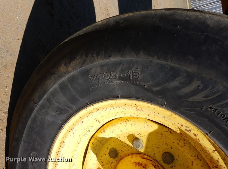 image for item DI8678 2013 John Deere 6105M  tractor