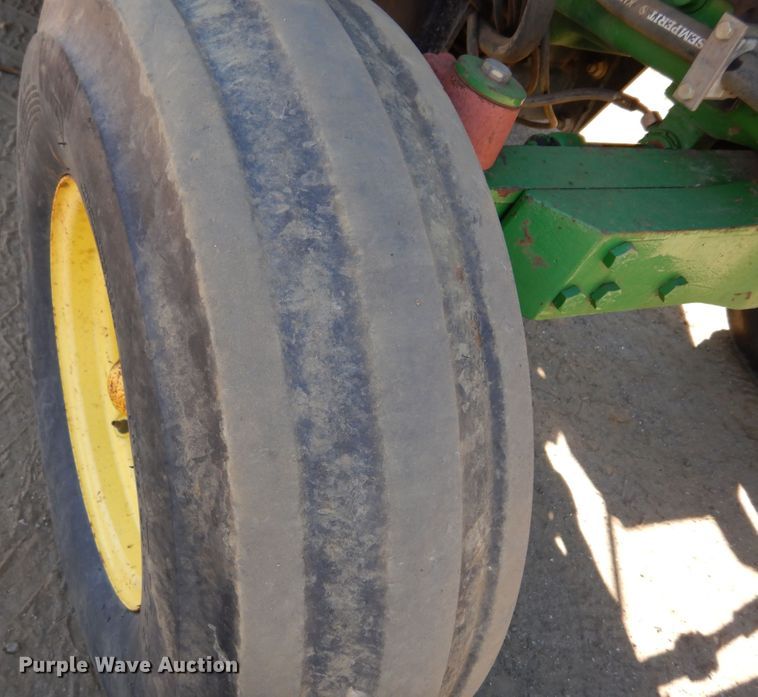 image for item DI8678 2013 John Deere 6105M  tractor