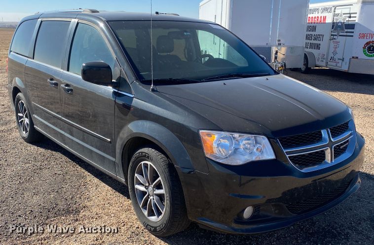 image for item DJ7585 2017 Dodge Grand Caravan  van
