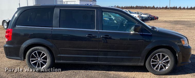 image for item DJ7585 2017 Dodge Grand Caravan  van