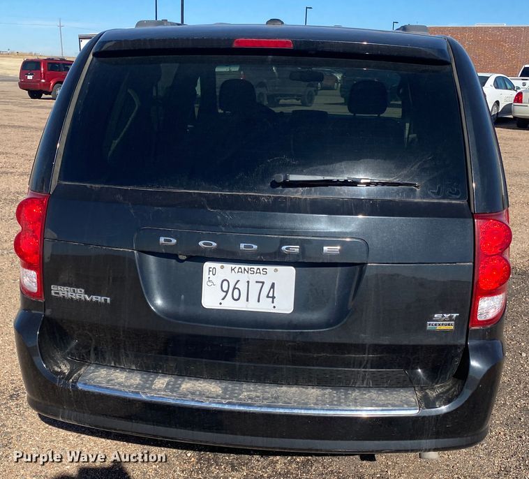 image for item DJ7585 2017 Dodge Grand Caravan  van