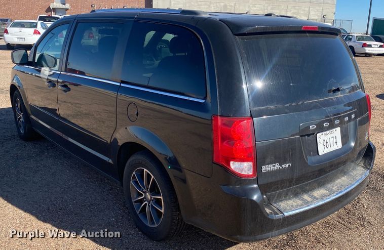image for item DJ7585 2017 Dodge Grand Caravan  van