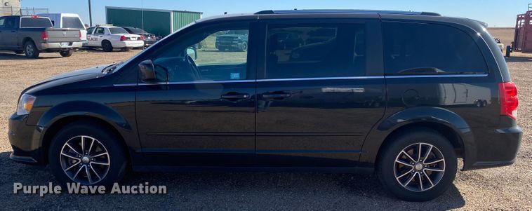 image for item DJ7585 2017 Dodge Grand Caravan  van