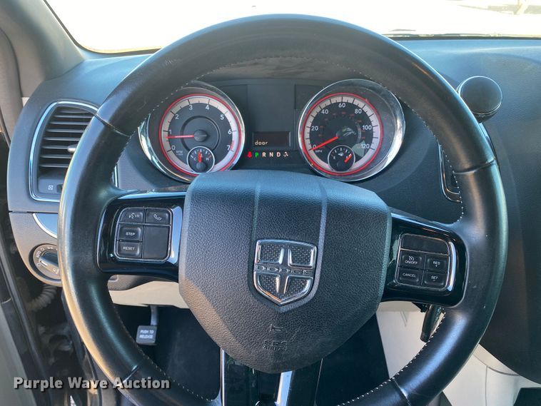 image for item DJ7585 2017 Dodge Grand Caravan  van