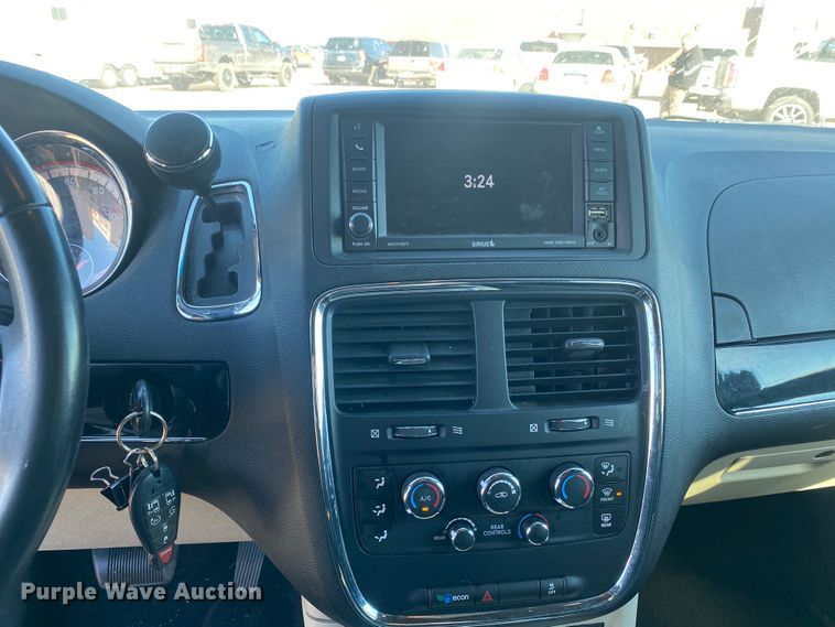 image for item DJ7585 2017 Dodge Grand Caravan  van