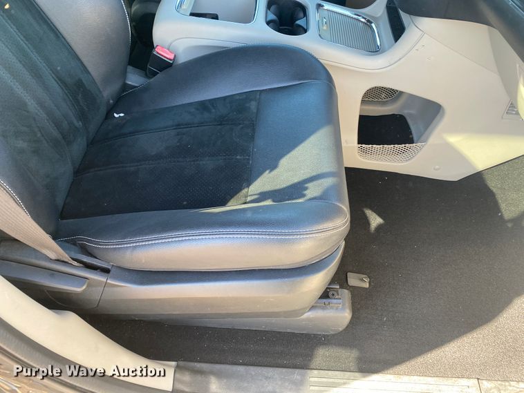 image for item DJ7585 2017 Dodge Grand Caravan  van