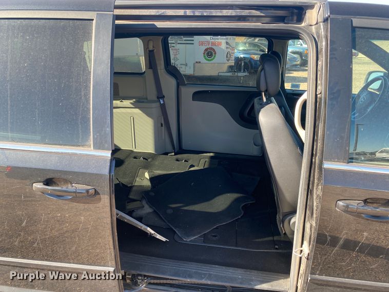 image for item DJ7585 2017 Dodge Grand Caravan  van