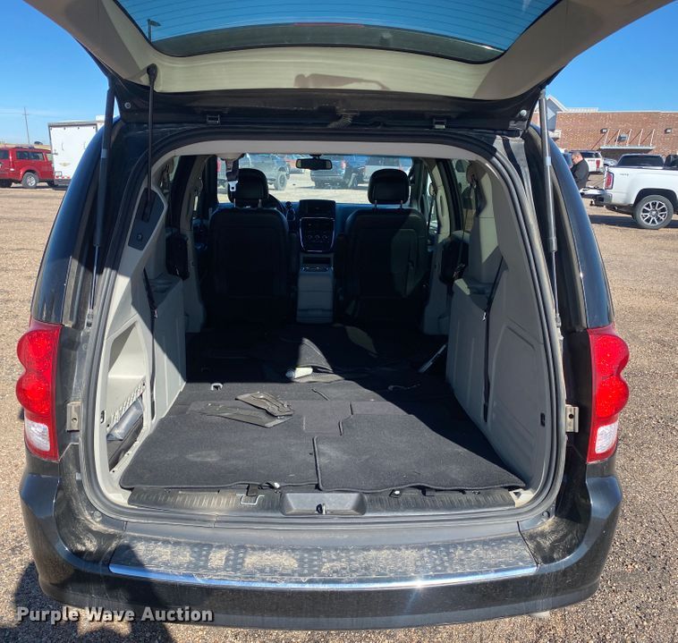 image for item DJ7585 2017 Dodge Grand Caravan  van