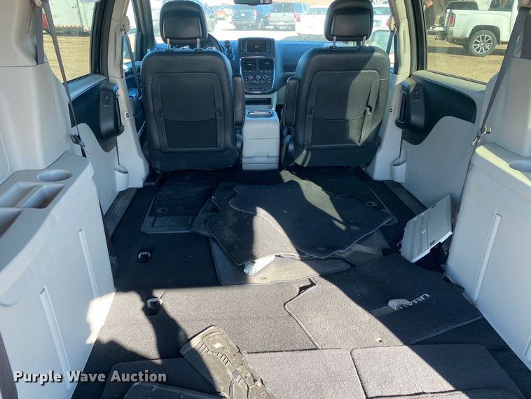 image for item DJ7585 2017 Dodge Grand Caravan  van