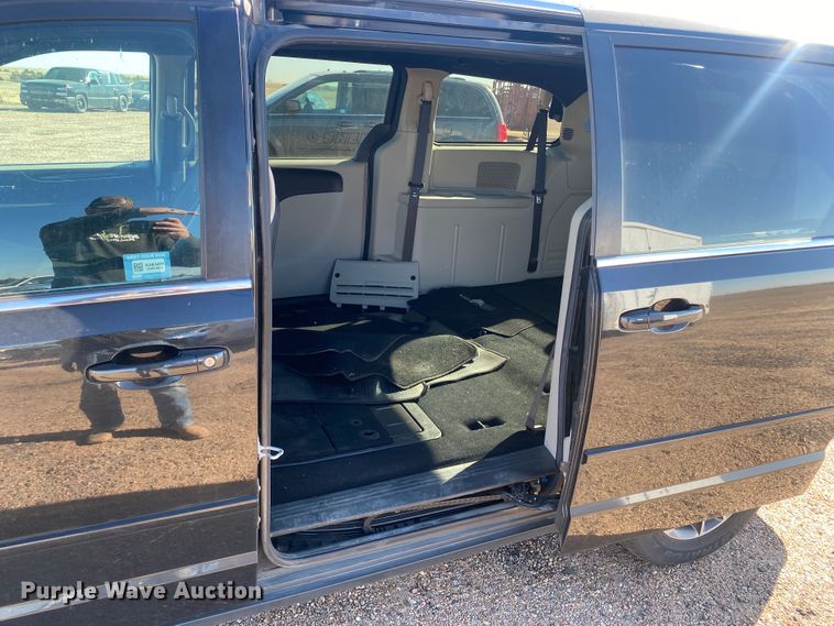 image for item DJ7585 2017 Dodge Grand Caravan  van