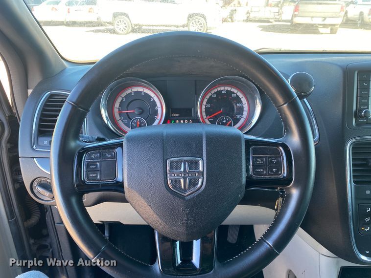 image for item DJ7586 2017 Dodge Grand Caravan  van